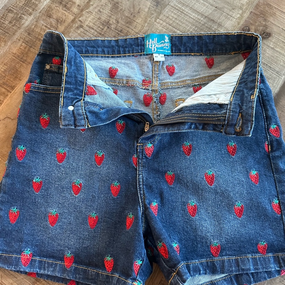 Hell Bunny Denim Shorts with Embroidered Strawberries ๐ - Picture 3 of 11